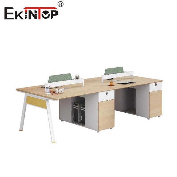 商用スタイル 4人用 パーティションスクリーン付き オフィスワークステーション