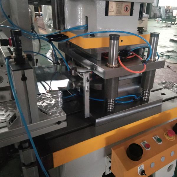 Sola máquina de aluminio neumática del sacador de agujero de la punzonadora 1000*1200m m de la manivela 63T con el alimentador