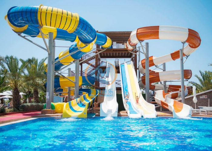 Tobogán de piscina de fibra de vidrio seguro para el agua con material galvanizado por inmersión en caliente