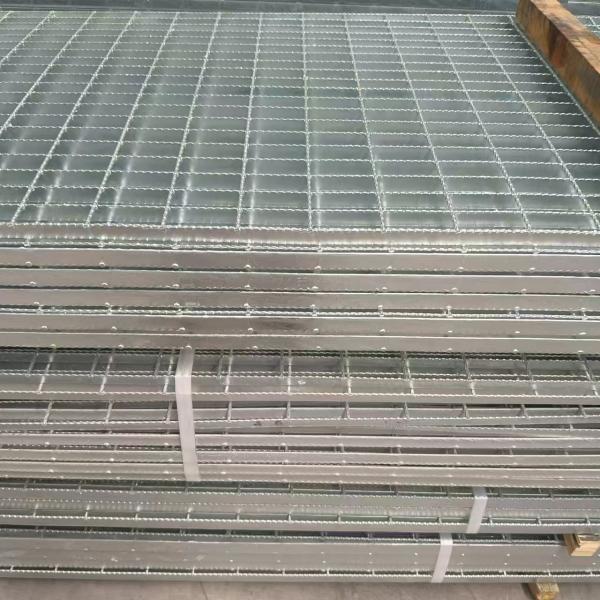 Corrosion-Resistant Serrated Industrial Steel Grating with Ventilation Features