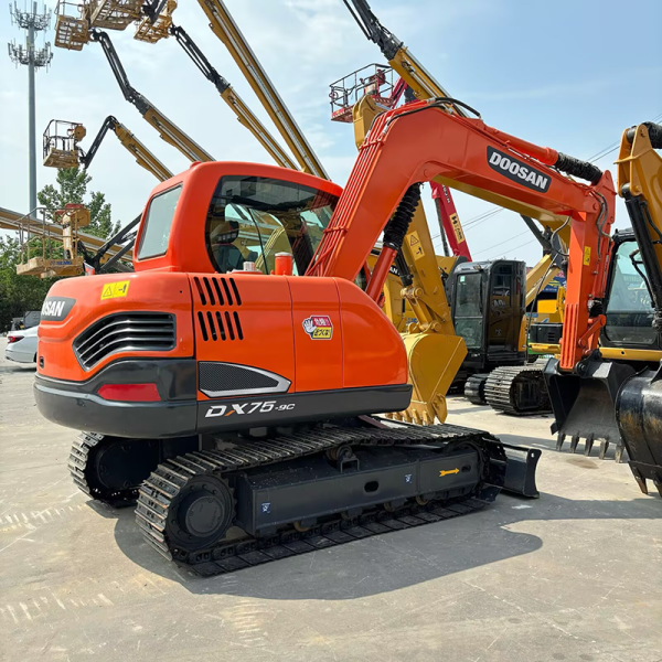 Farm 7500KG Used Doosan Excavator DX75 Crawler Dirt Equipment