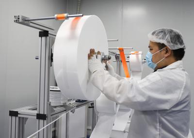 Auto Disposable Non Woven Mask Machine With PLC Procedure Control