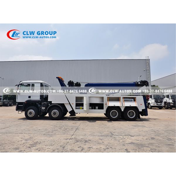 HOWO 8X4 30 Ton Rotary Wrecker Truck with 360° Rotatable Boom and Dual 15-Ton Hydraulic Winches