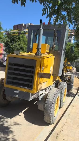 Comatsu GD355A-1 motor clasificador usado en venta Equipo de construcción de carreteras confiable exportado de China