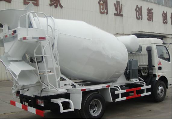 3 M3 Capacity Small Concrete Truck , Dongfeng 4X2 Concrete Cement Mixer Truck