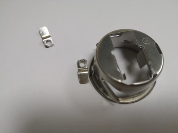 高性能金属プレートプログレシブ・マール 精密なストライプアライナインと大量生産