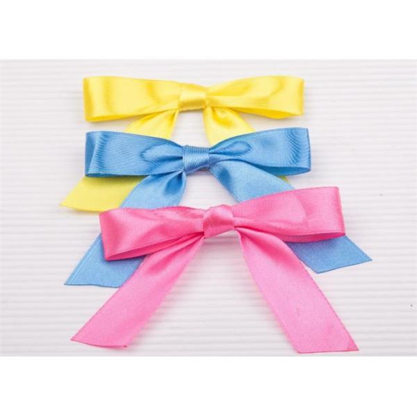 Красная тесемка натянутого лука