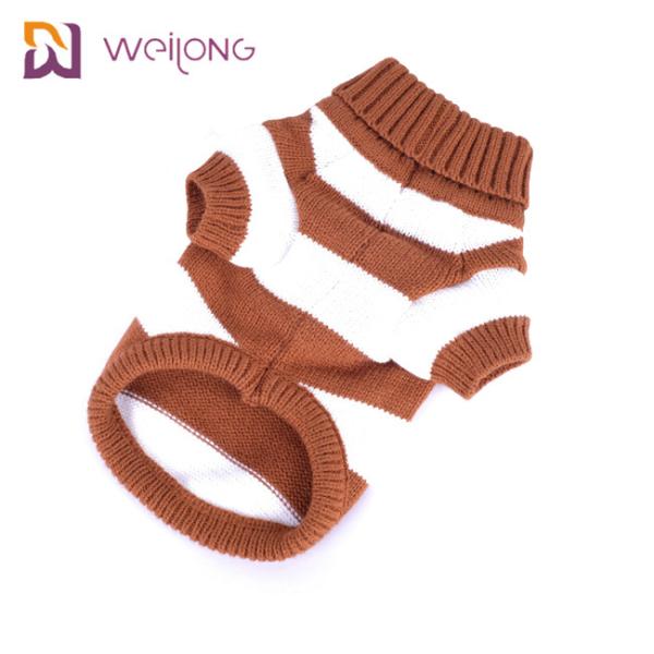 Мягким сгущать теплым связанный щенком прыгун крутящей шеи собаки прыгуна BSCI