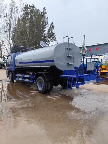HOWO Water Tank Truck 6x4 15m³ For Dust Control/ Road Cleaning / Irrigation