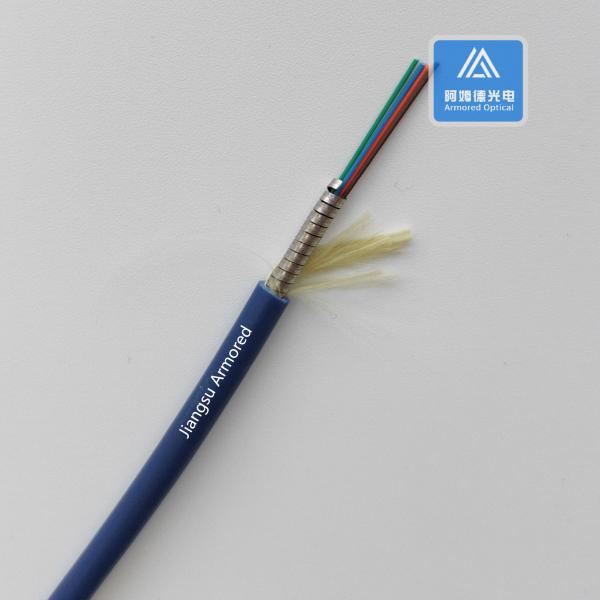 4 noyaux SM câble en fibre blindée en spirale 4,8 mm PVC bleu résistant aux rongeurs FTTH câble blindé micro