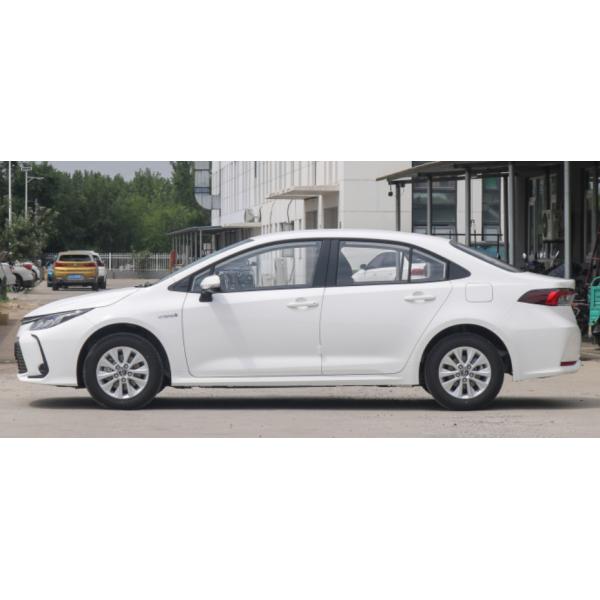 Седан 2022 мест двери 5 варианта 4 спаренного двигателя 1.8L E-CVT Toyota Corolla пионерский