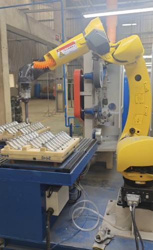 Robot de polissage d'alliage de zinc par la société de salle de bain du Pérou