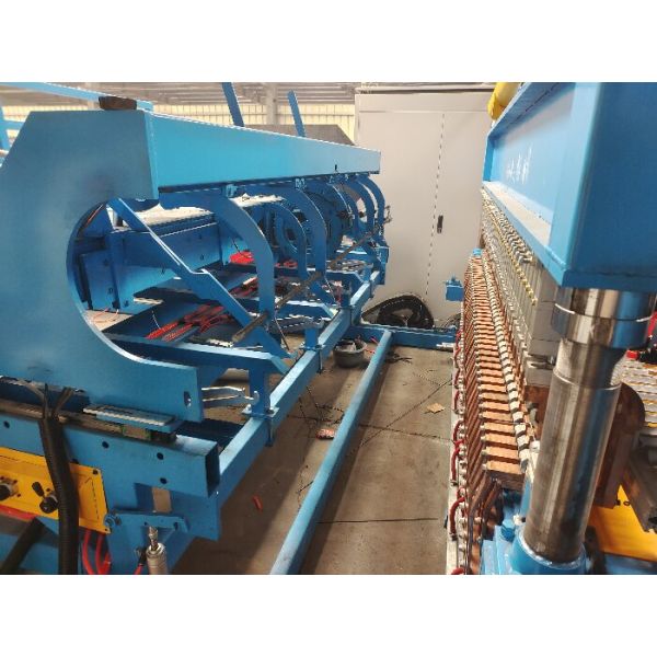 Aperture Size 50x200mm Fence Height 2.5m Fence Mesh Welding Machine