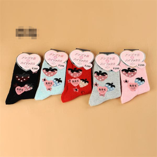 Hot selling christmas patterned design winter wool socks in high warmth for women