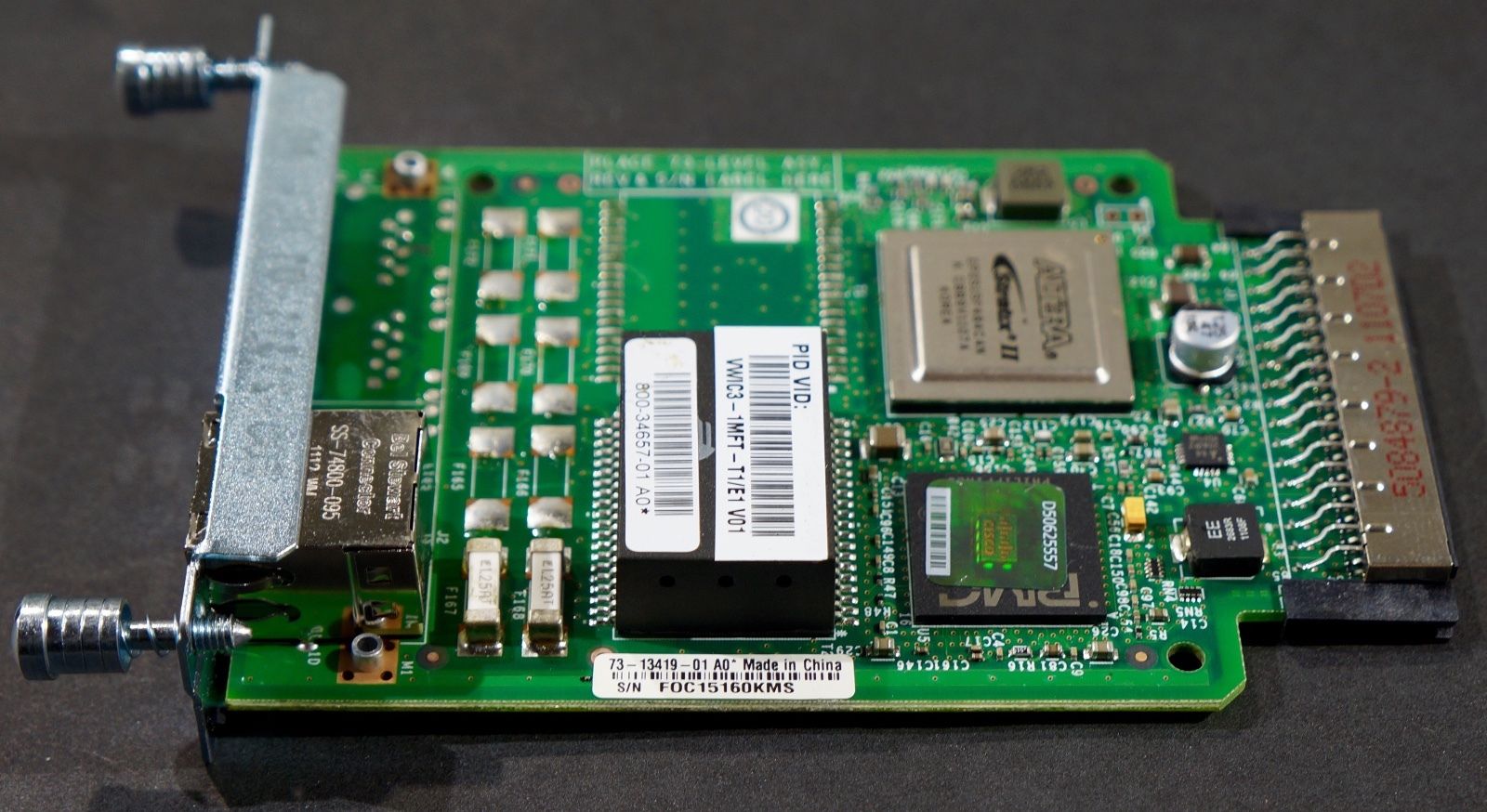 1 PORT T1/E1 MULTIFLEX TRUNK Cisco Router Modules Настраиваемая интерфейсная карта VWIC3-1MFT-T1E1 поддерживает голосовое и данных приложение на платформе Cisco ISR 2 серии 1900/2900/3900