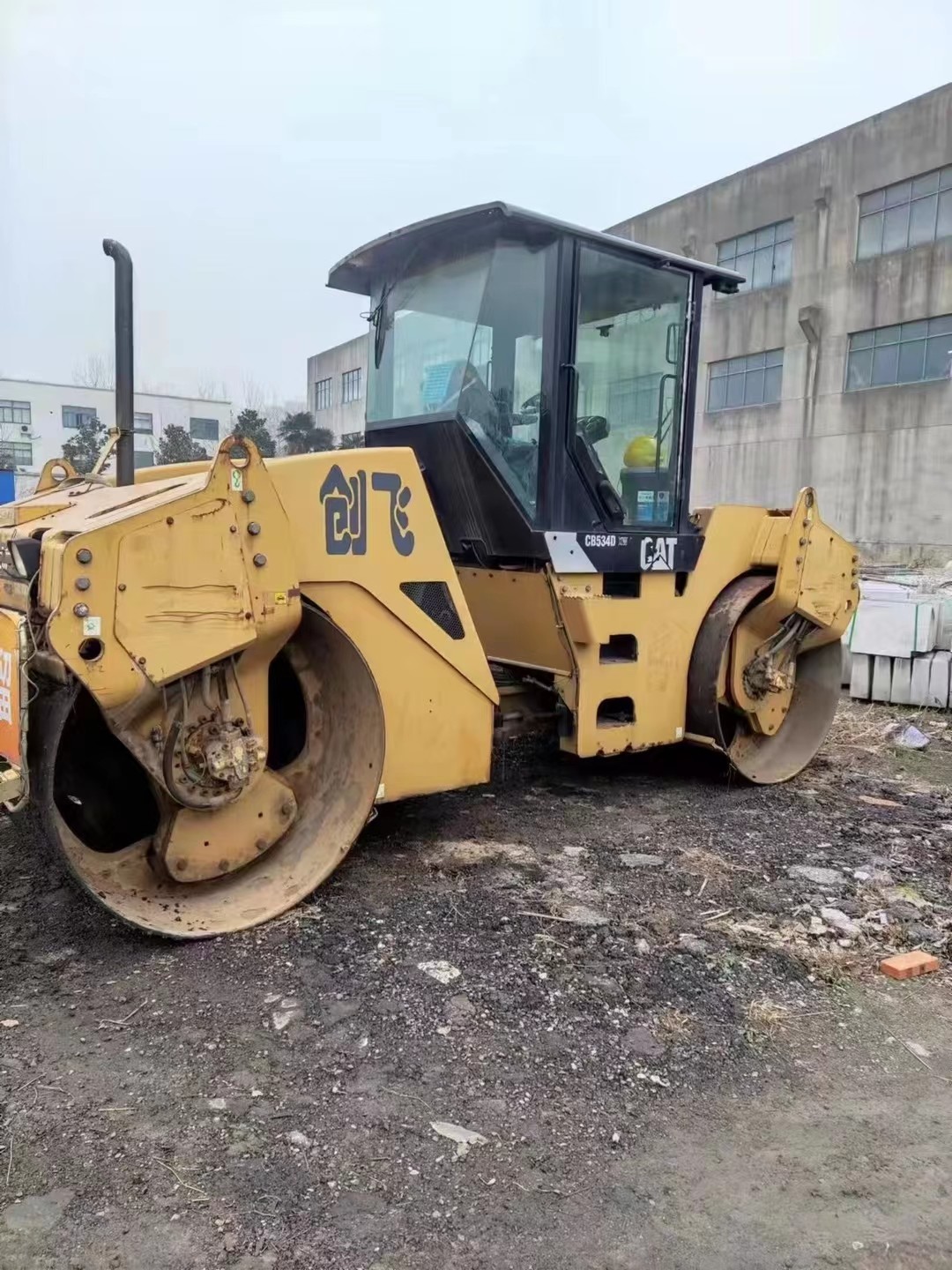 CB534D Тандемный каток с двойным барабаном Caterpillar Б/у 12T