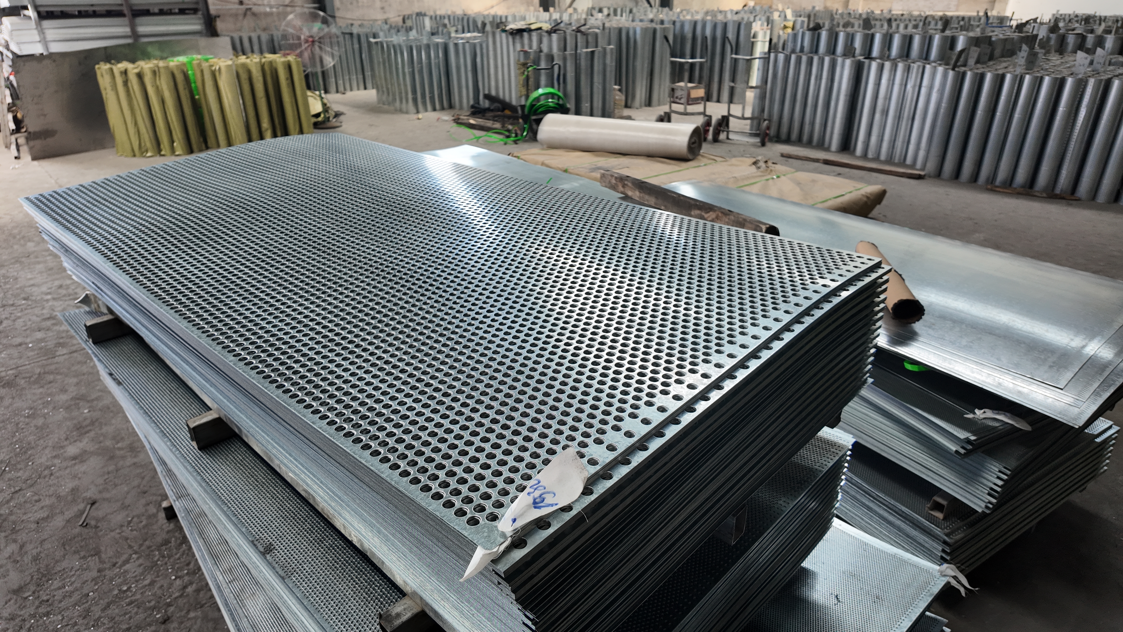 Custom Size Galvanized Round Hole Perforated Metal Sheet