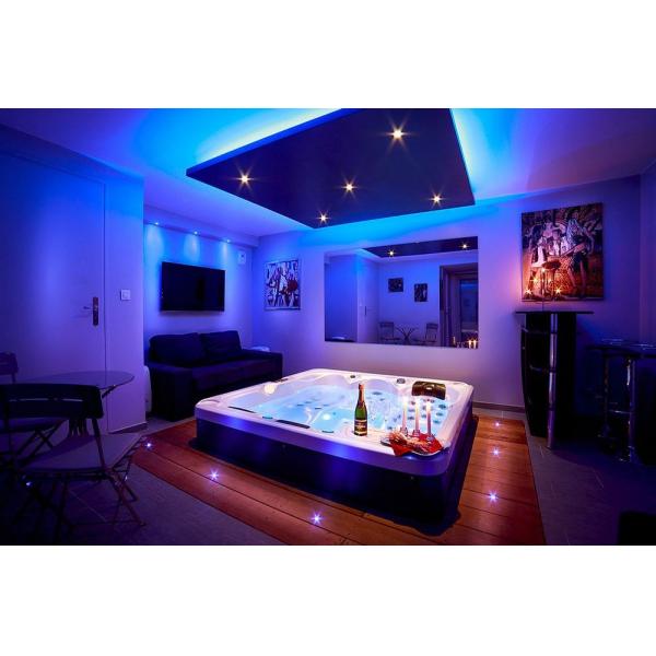 На открытом воздухе воздушные струи массажируют спа водопада водоворота джакузи с 3 местами 2 гостиной