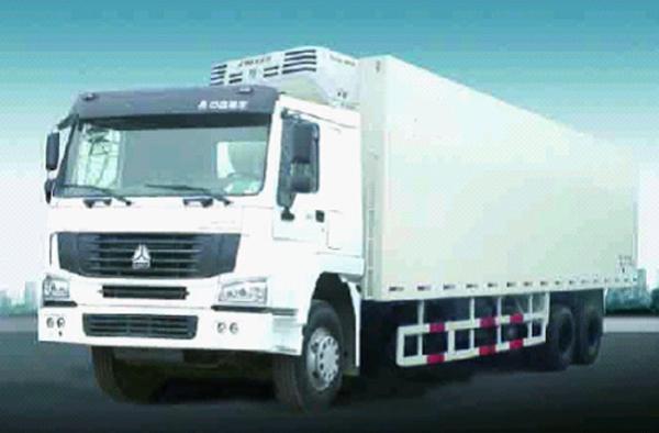 SINOTRUK の 25 トンは食糧トラック LHD 6X4 の冷却装置箱のトラックを冷やしました