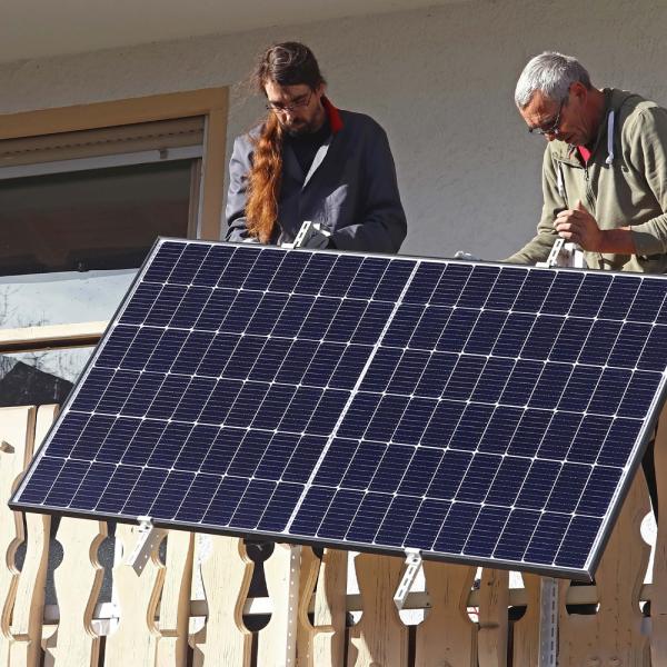 800W-610W Monocrystalline Silicon Balcony Solar System Easy Plug & Play Install Manufactured Solar Panel Kits for Home Use