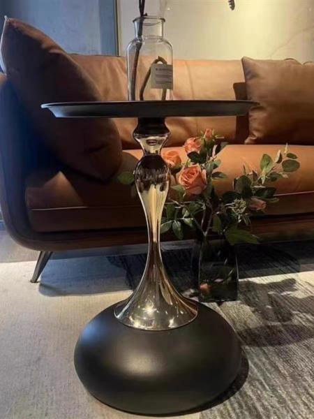 Golden Stainless Steel Hotel Furniture Table With Lovely Round Base Rock Plate
