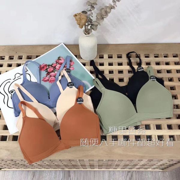 Seamless Underwear With Adjustable Shoulder Straps Gathered and Comfortable Small Chest Wire Free Bra for Women