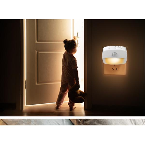 0.8W 30LM Plug In Night Lamp PIR Sensor 100 Degree For Closet Aisle Hallway