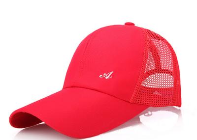 Soft Female Red Mesh Baseball Caps 6 Panel Good Air Permeability Absorb Sweat