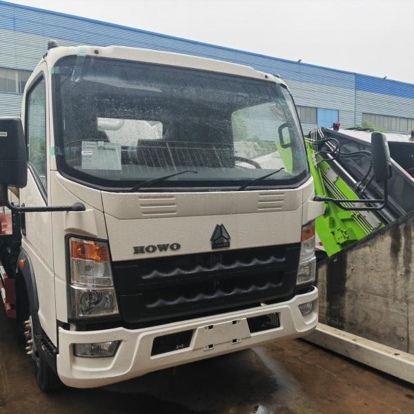 HOWO RHD Vacuum Suction Truck 8000 Lites Sewer Cleaning Vehicle