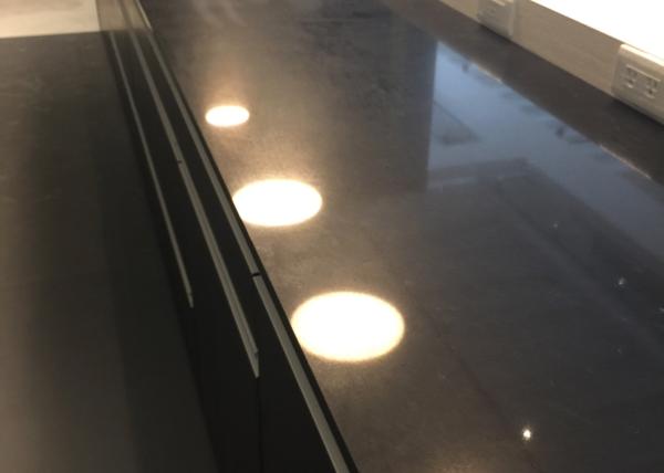 Decoração home bancadas de pedra artificiais afiadas da cozinha de quartzo do revestimento