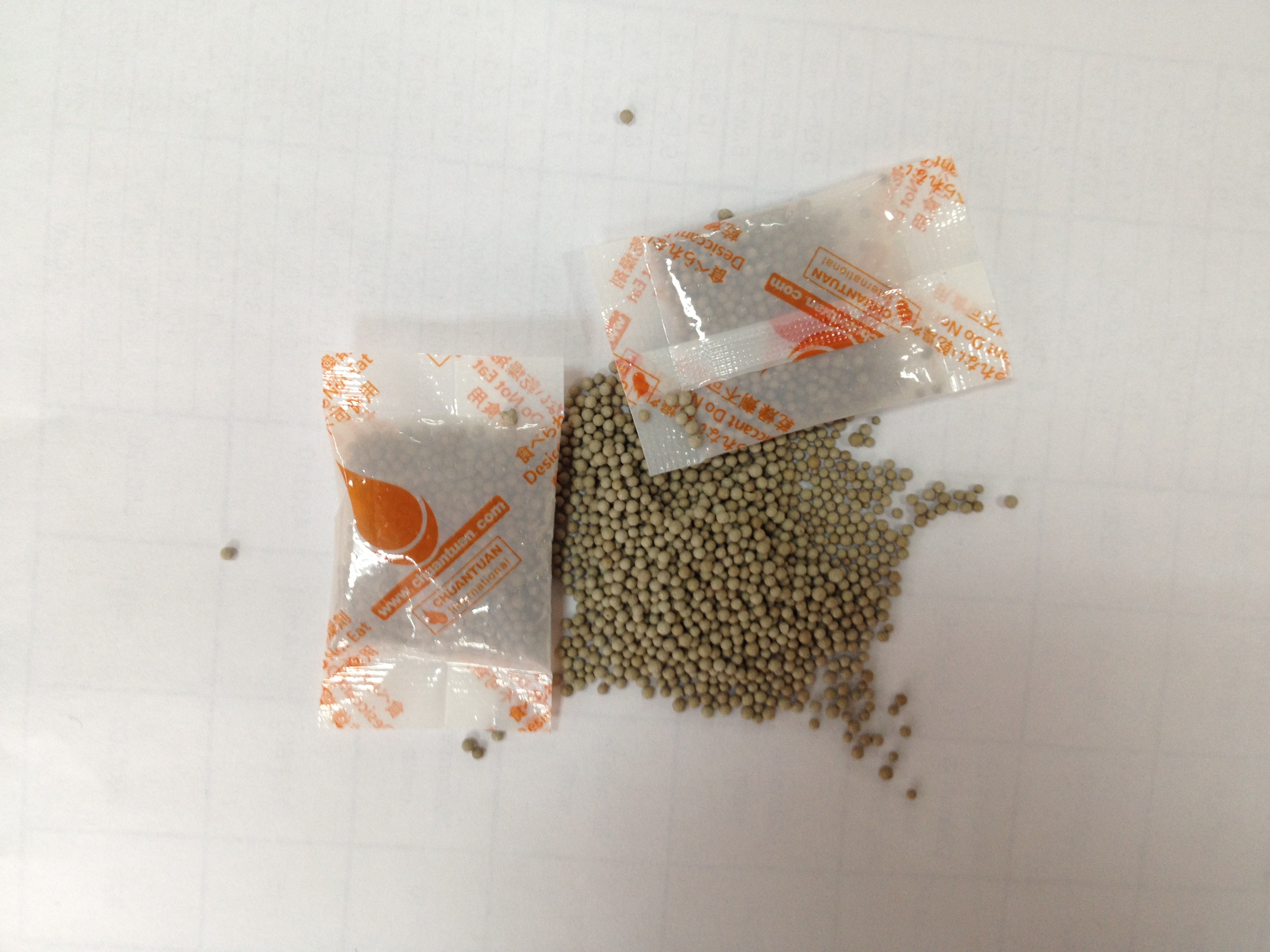 PET Barrier Mineral Desiccant Heat Resistant With Pin - Hole , 3g 35*55mm