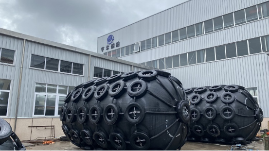 STS basse force de réaction Yokohama Pneumatique Fenders en caoutchouc avec chaîne et pneus