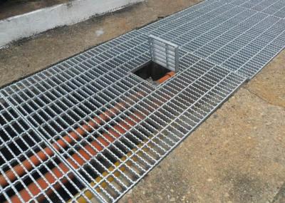 Grating galvanizado da passagem serrilhado carregando a resistência de corrosão da barra