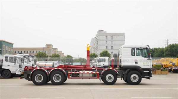 Sinotruk Large Capacity Hook Lift Garbage Truck Heavy Duty Garbage Transport Truck 8x4