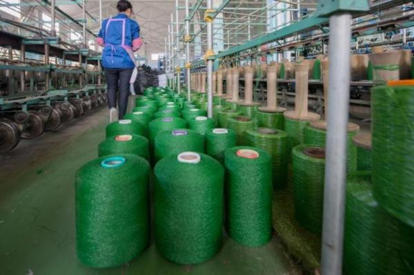 15mm Pile Small Garden Artificial Grass Natural Looking Decorative 13600 Density