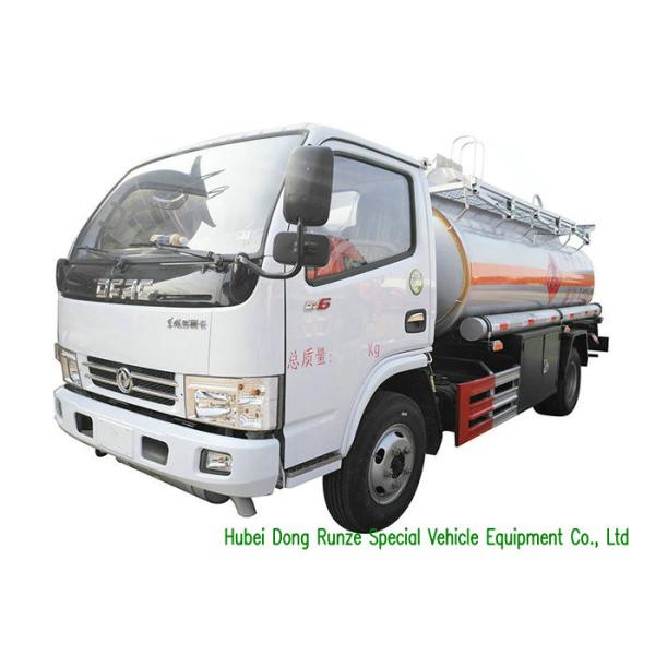 3000L - 6000L Crude Oil Tanker Truck , Mobile Fuel Oil Delivery Truck