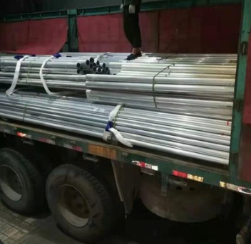 Трубки алюминиевого сплава пускают трубки по трубам трубы полива предохранителя алюминиевые вокруг квадратного tesla y трубы