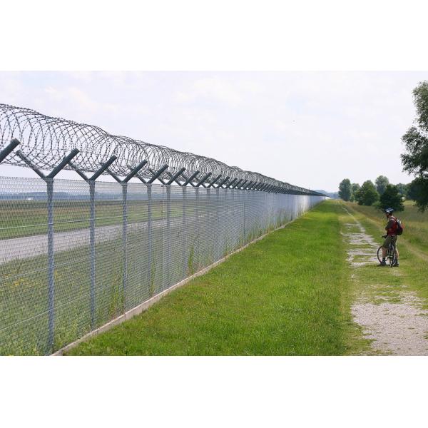 High quality 3D Curved Steel Wire Mesh Security Fence Modern Design round Chain Link with Razor Barbed Wire for Farms