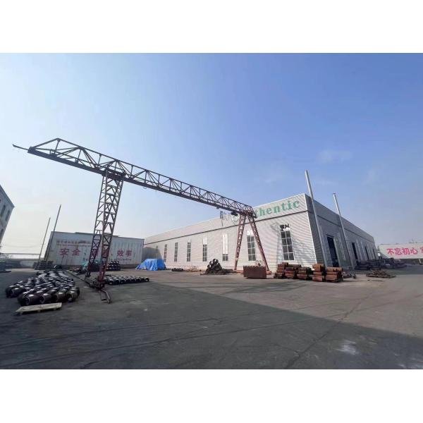 Картина нержавеющего масла доказательства ржавчины тройника трубы стали углерода черная