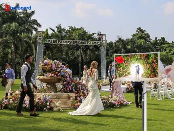 StandByMe TV Smart Portable TV In English And Other Languages For Wedding Guest Books