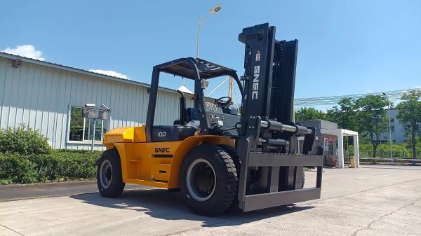 Fuel Fueled Counterbalance Diesel Powered Forklift Max Travelling Speed Full Load 26 Km/h Free Lifting Height 220 Mm For Heavy Duty Lifting