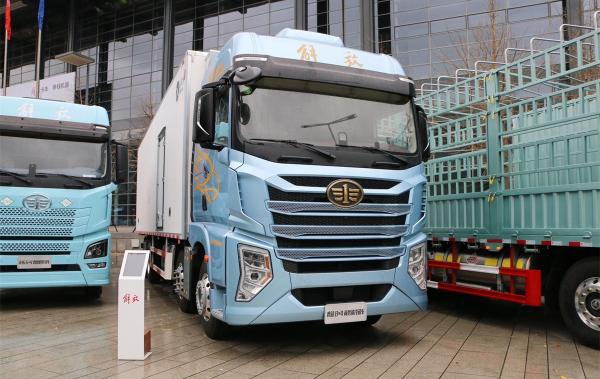 Qingdao Jiefang Yingtu Business Class 620 Horsepower 8X4 9.5m AMT Automatic Transmission Refrigerated Truck (liquid Buffer)