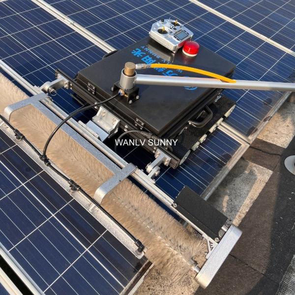 Serviço online 24 horas Robot de manutenção avançada para limpeza rápida de painéis solares