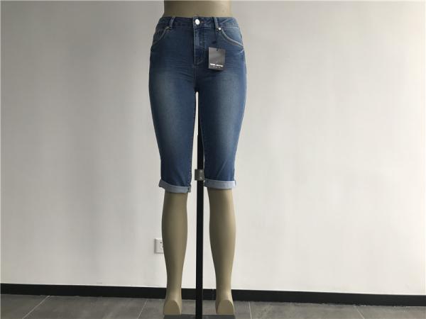 Medium Wash Pull On Denim Jeans , Womens Bermuda Jeans With Soft Gold Trims TW81108