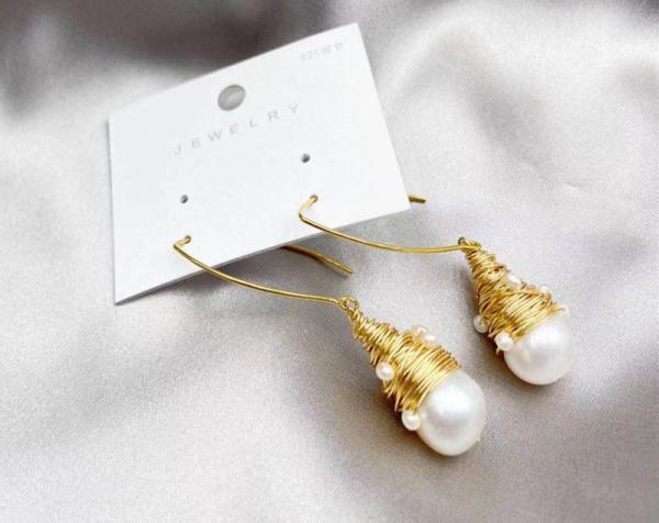 New Design Waterfresh Pearl Earrings Temperament Geometric Gold Color Metal Hoop Earrings Baroque Pearl Earring Women