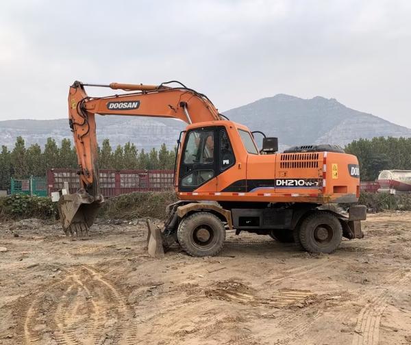 Couleur originale Excavateur à roues Doosan DH210W-7 en bon état/Excavateur à roues Doosan à vendre