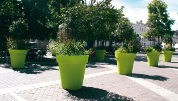 Potes de flores de fibra de vidro modernos exclusivos com acabamento brilhante para decoração exterior interna