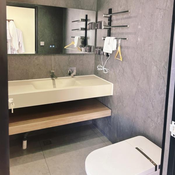 Luxury Eco Space Capsule Container House Mobile - Prefab Modular Homes for Sale Waterproof Steel Movable Homes on Wheels