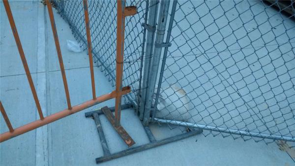 chain link temporary construction fence panels 6FT X 10F Mesh 2 3/8  x 2 3/8 ( 60mm x 60mm ) x 12 gauge wire