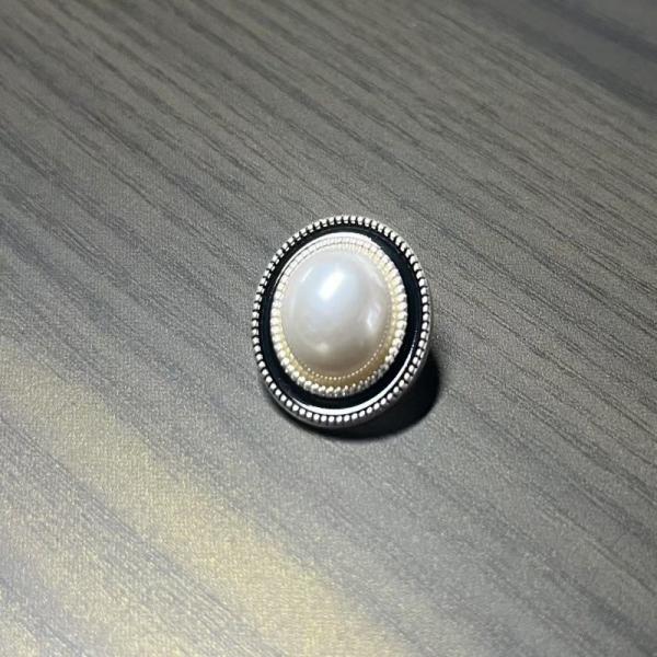 Plastic Garment Accessory Round Pearl Button Ladies Knit Cardigan